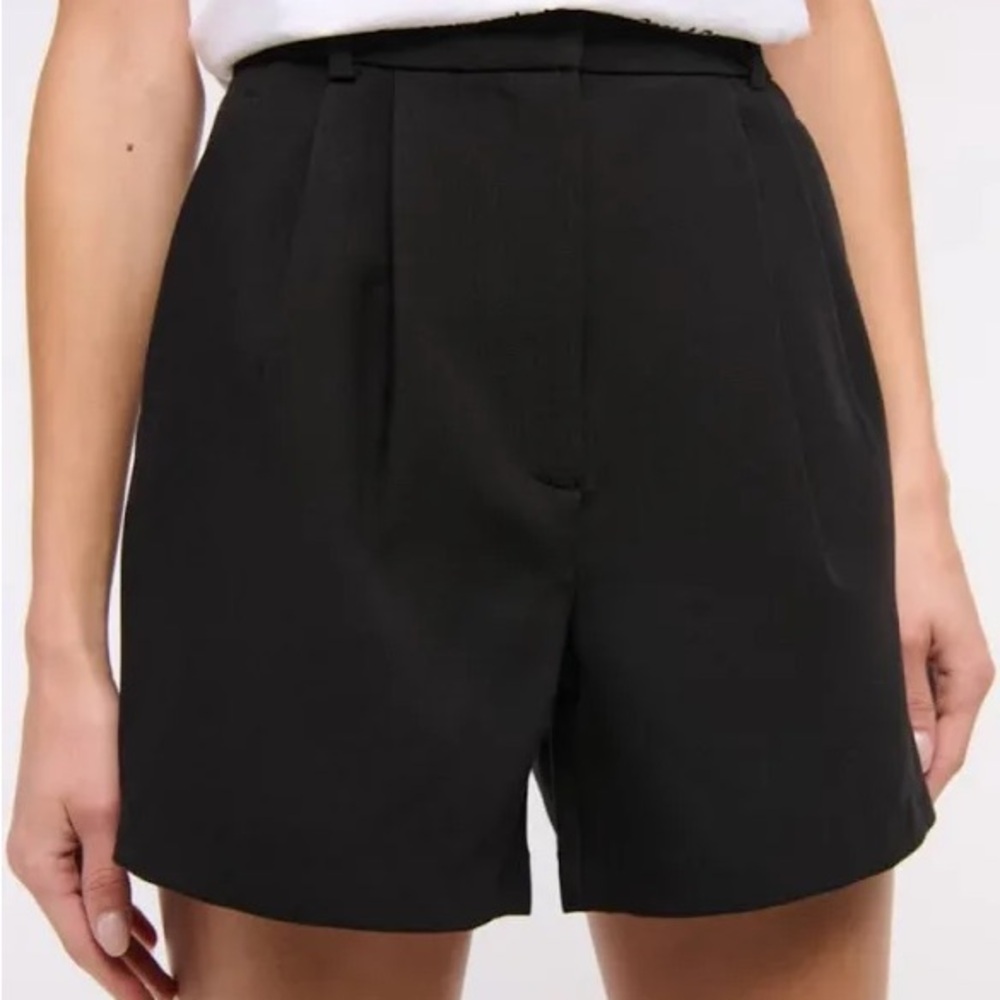 Abercrombie | Size 18 | Sloan Tailored Shorts | Classic Black Women's Shorts